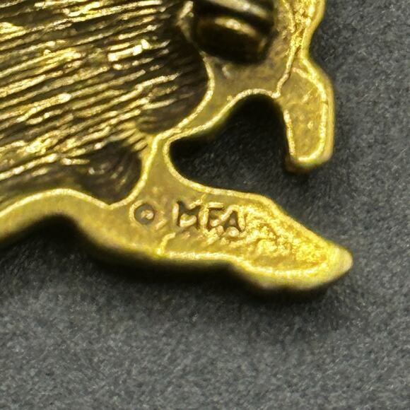 Vintage MFA Museum Fine Arts Gold Tone Dancing Pigs Brooch Pin Farm - Picture 6 of 6